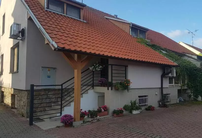 Majatalo Penzion Pasohlávky