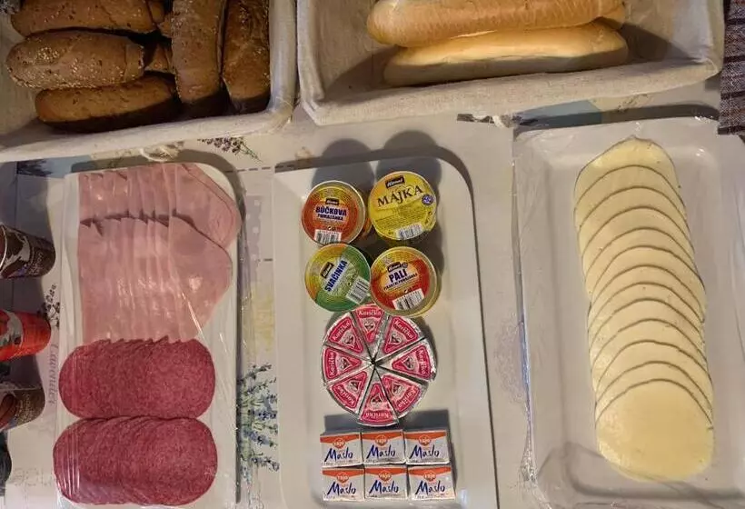 ペンション Rekreačný Dom Sisi