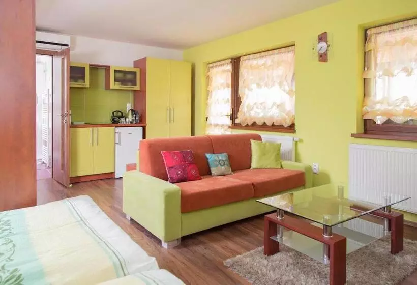 ペンション Rekreačný Dom Sisi