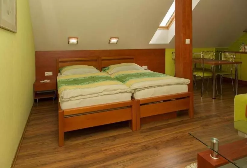 ペンション Rekreačný Dom Sisi