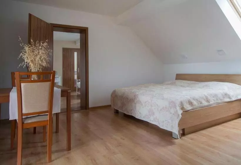 ペンション Rekreačný Dom Sisi