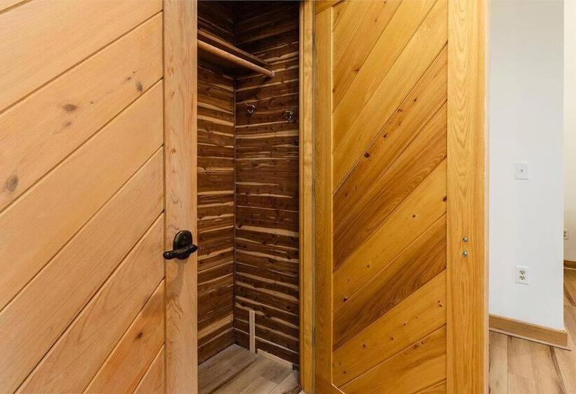 7th Hole Chalet At Wintergreen Resort Hot Tub, Sauna & 3 Fireplaces