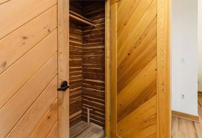 7th Hole Chalet At Wintergreen Resort Hot Tub, Sauna & 3 Fireplaces