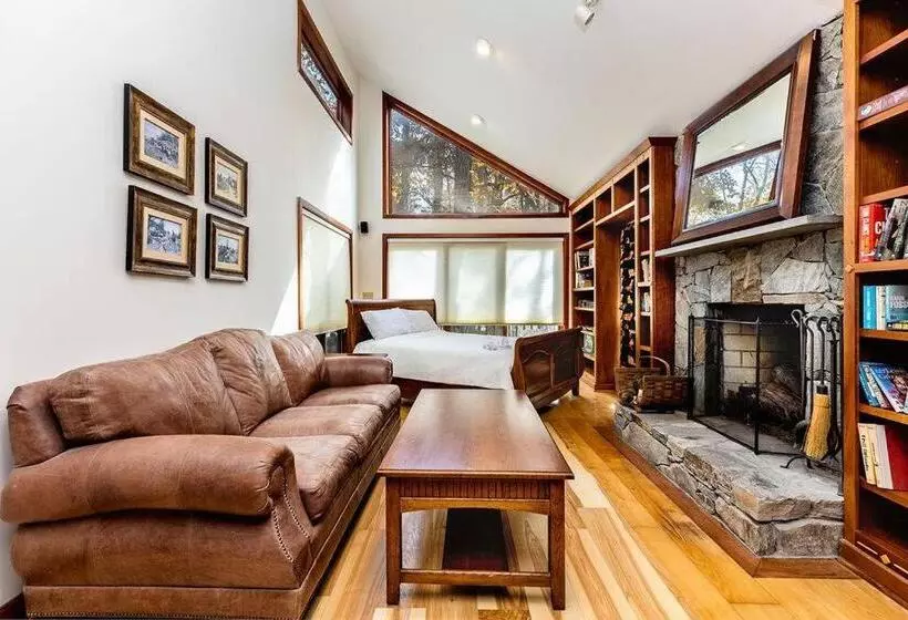 7th Hole Chalet At Wintergreen Resort Hot Tub, Sauna & 3 Fireplaces