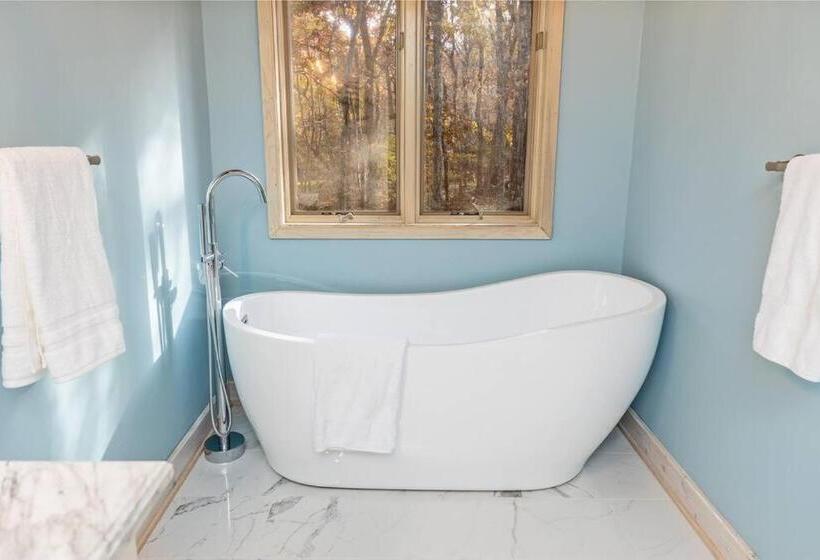 7th Hole Chalet At Wintergreen Resort Hot Tub, Sauna & 3 Fireplaces