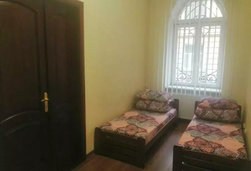 تختخواب و صبحانه Lviv City Hostel