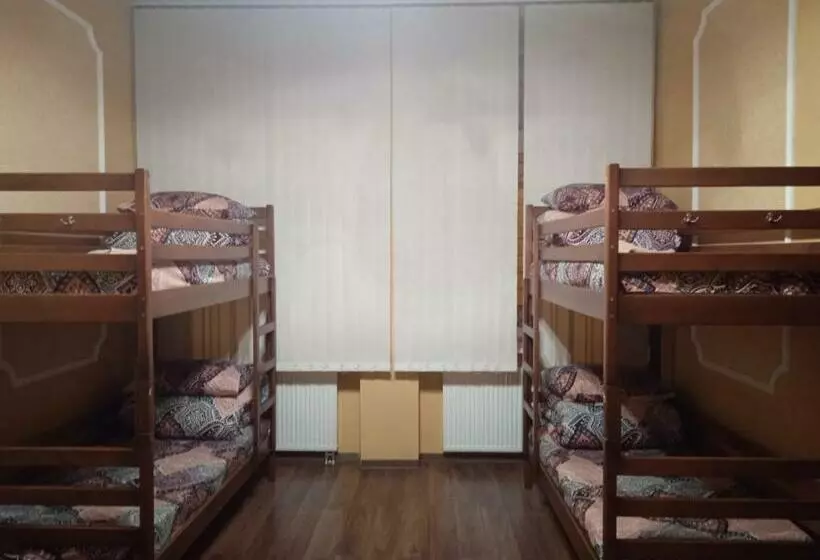 تختخواب و صبحانه Lviv City Hostel