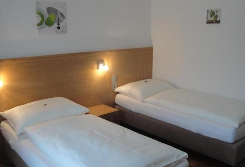 Bed and Breakfast Pension Dorfplatzl