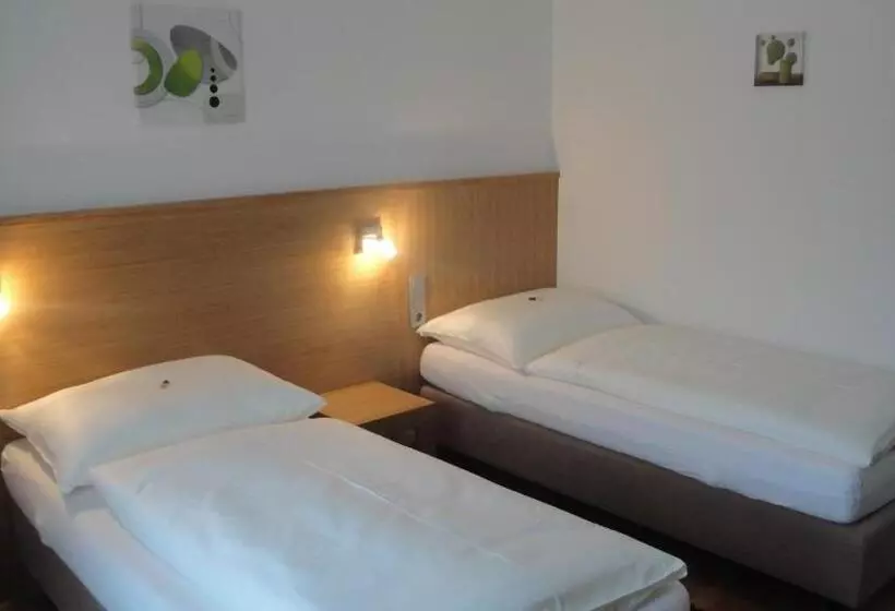 ベッドアンドブレックファースト Pension Dorfplatzl