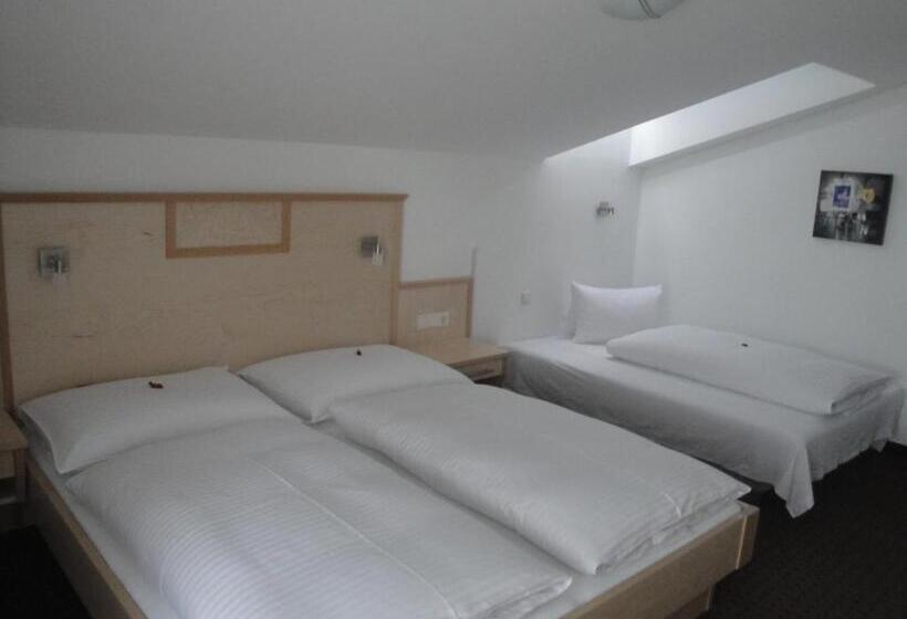 Bed and Breakfast Pension Dorfplatzl