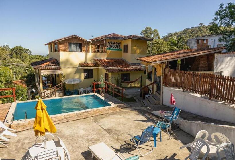 Hostel Yellow House Mg