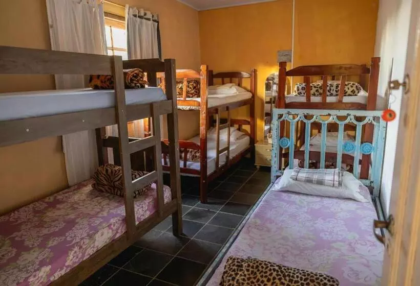 Hostel Yellow House Mg