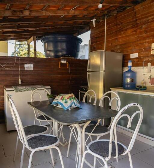 Hostel Yellow House Mg