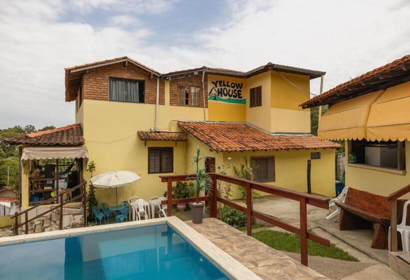 Hostel Yellow House Mg