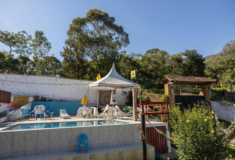 Hostel Yellow House Mg