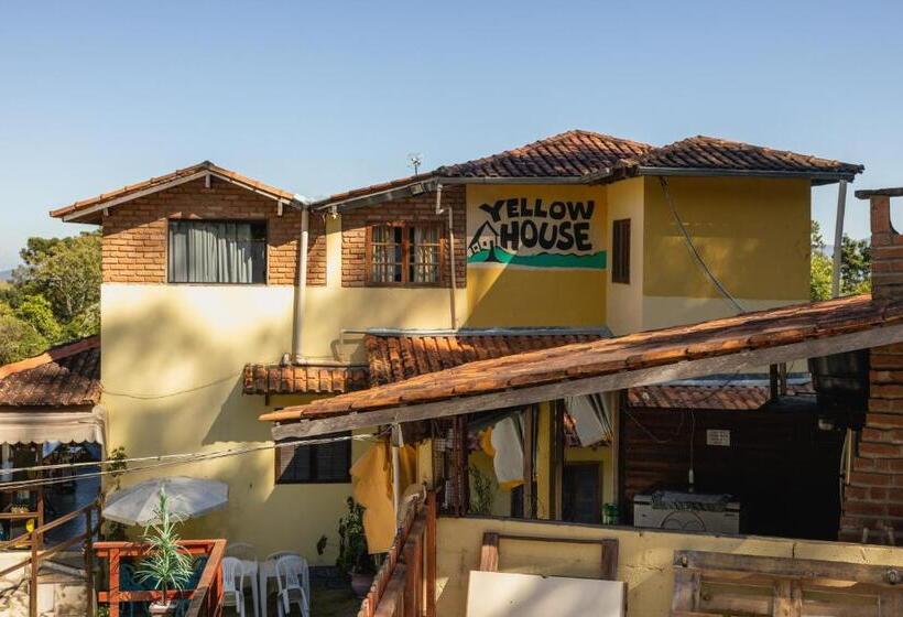Hostel Yellow House Mg
