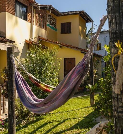 Hostel Yellow House Mg