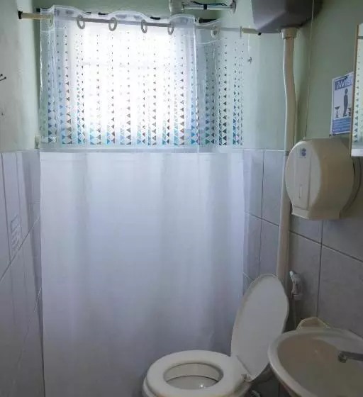 Hostel Yellow House Mg