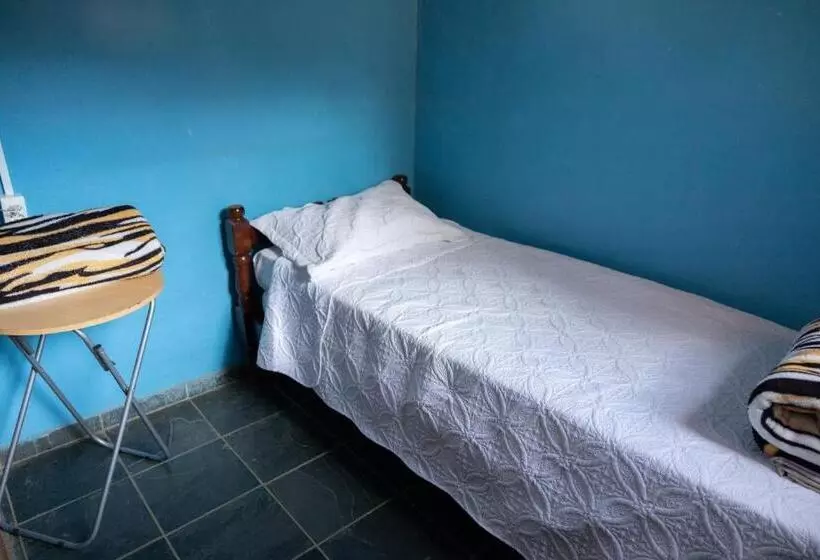 Hostel Yellow House Mg