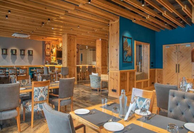 בית מלון כפרי Echor Mandara Treevilla Dharamshala