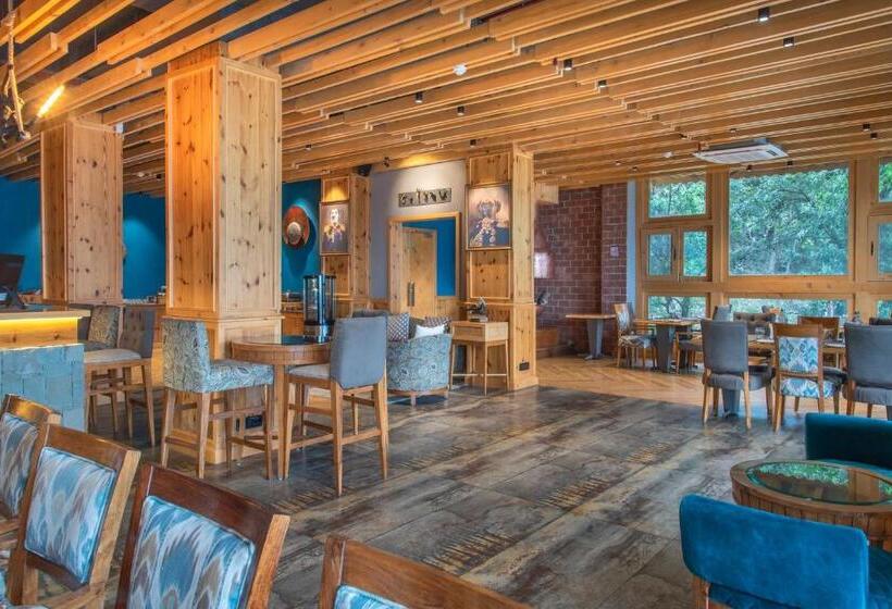 בית מלון כפרי Echor Mandara Treevilla Dharamshala