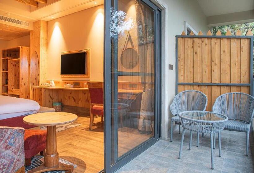 בית מלון כפרי Echor Mandara Treevilla Dharamshala