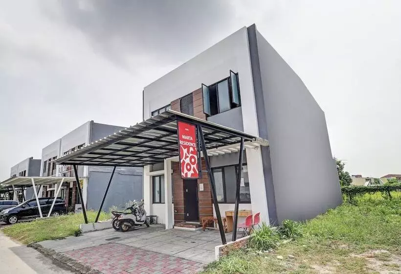 Hotelli Oyo 90688 Marta Residence