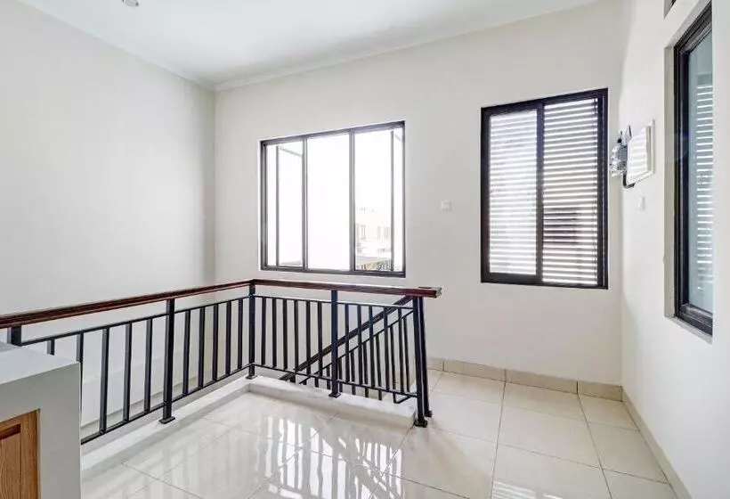 Hotelli Oyo 90688 Marta Residence