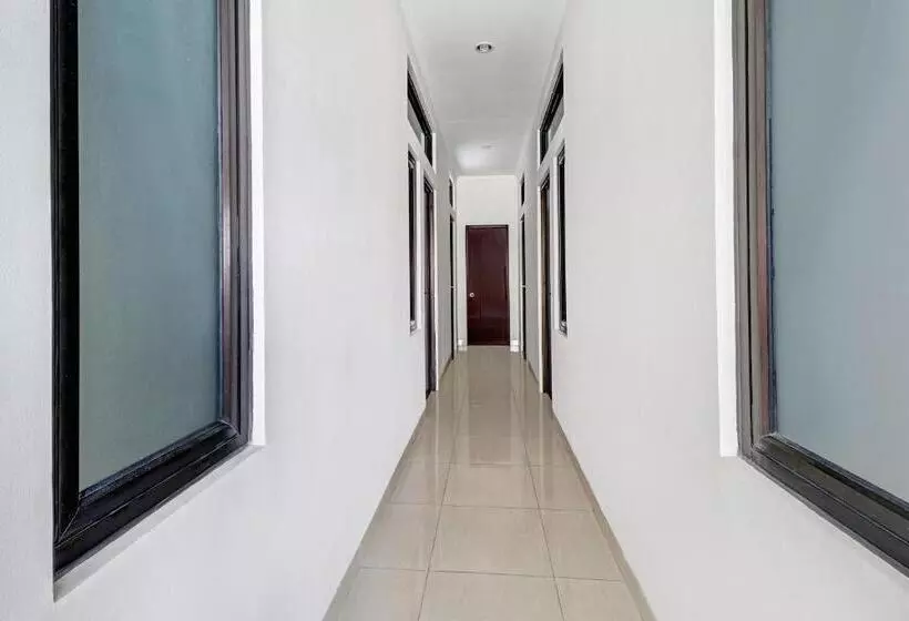 Hotelli Oyo 90688 Marta Residence