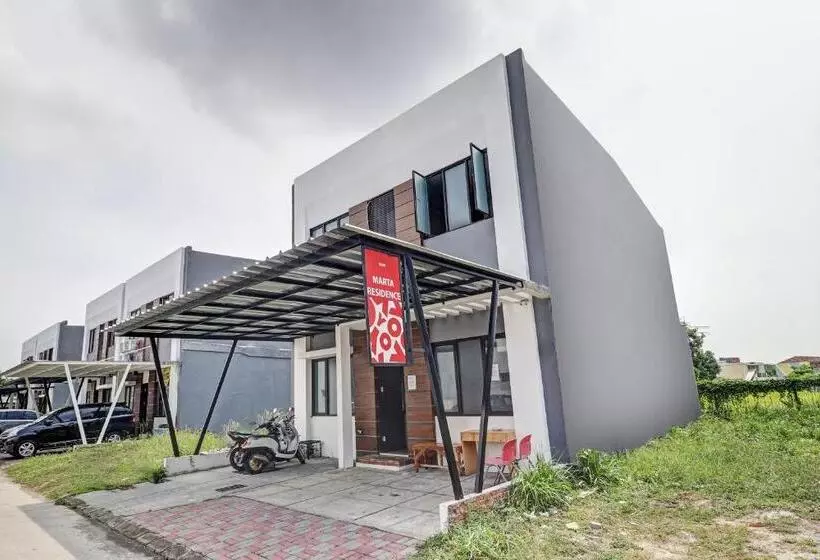 Hotelli Oyo 90688 Marta Residence