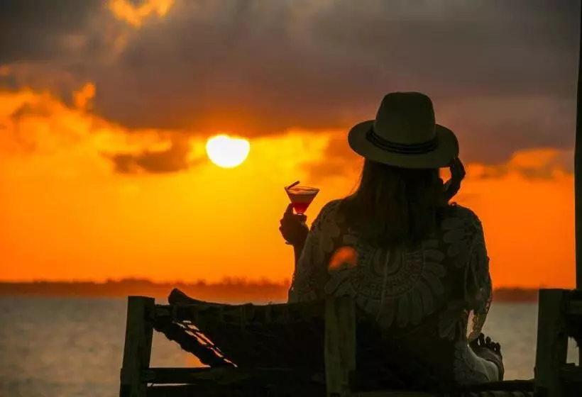 Hotelli Sansi Kae Beach Resort