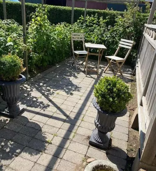 Nyhamnsläge Med Sundsutsikt Och Nära Till Strand