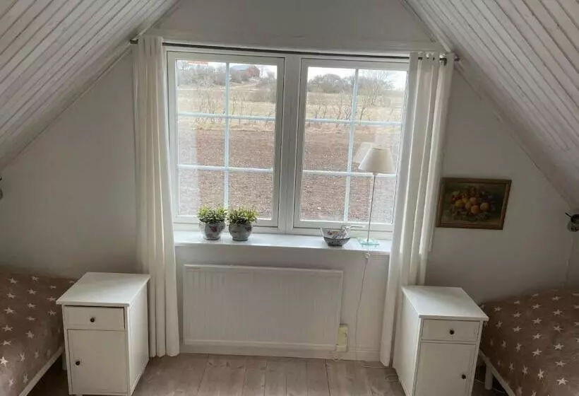 Nyhamnsläge Med Sundsutsikt Och Nära Till Strand