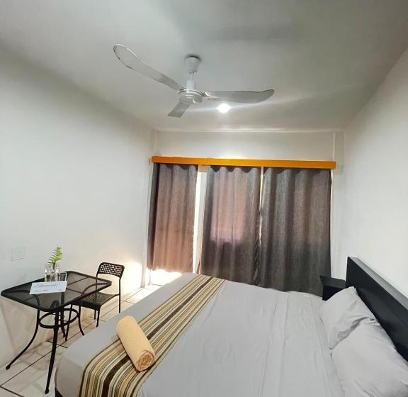 פנסיון Room In Guest Room Private Room With King Size Bed