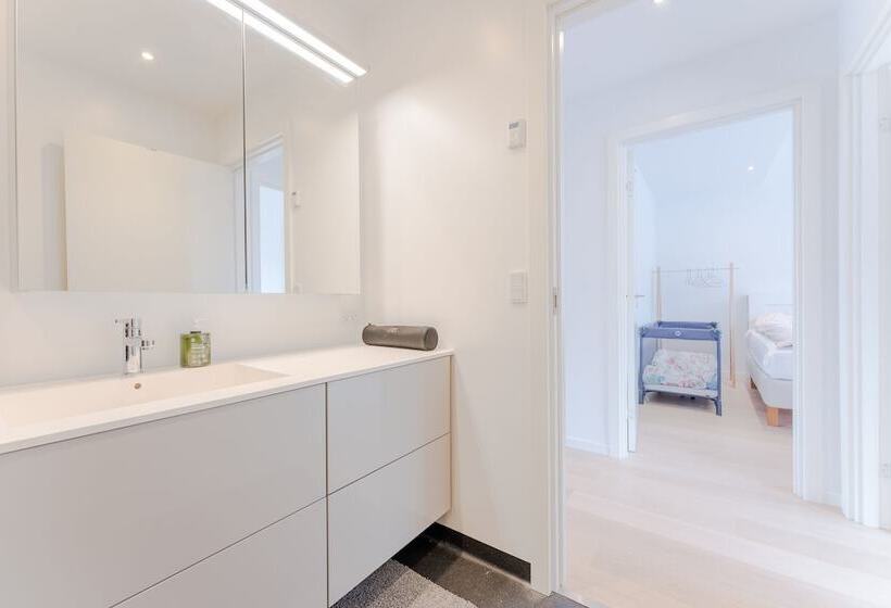 Sea & City View   Luxurious   Hiking