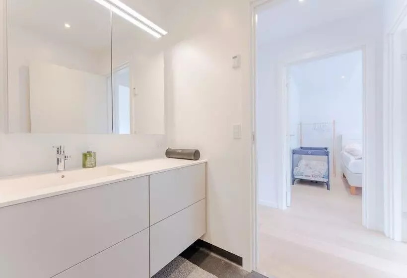 Sea & City View   Luxurious   Hiking