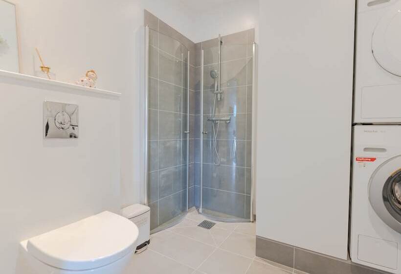 Sea & City View   Luxurious   Hiking