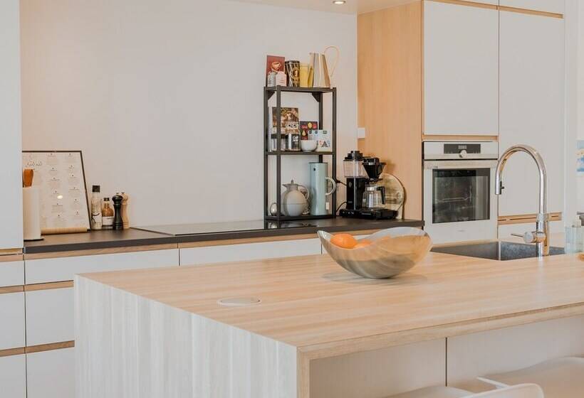 Sea & City View   Luxurious   Hiking