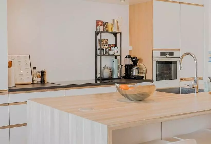 Sea & City View   Luxurious   Hiking