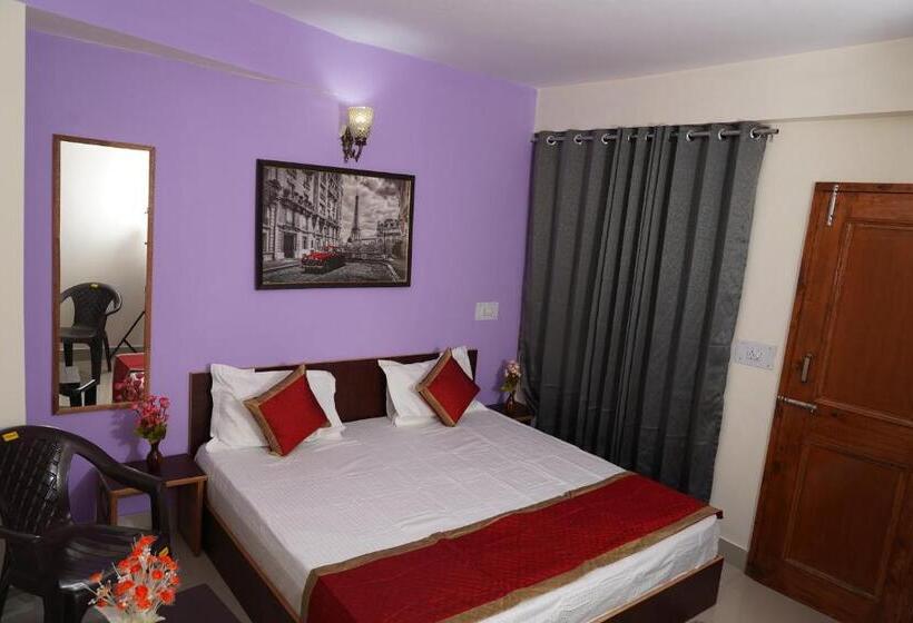 مبيت وإفطار Shimla Pines Homestay