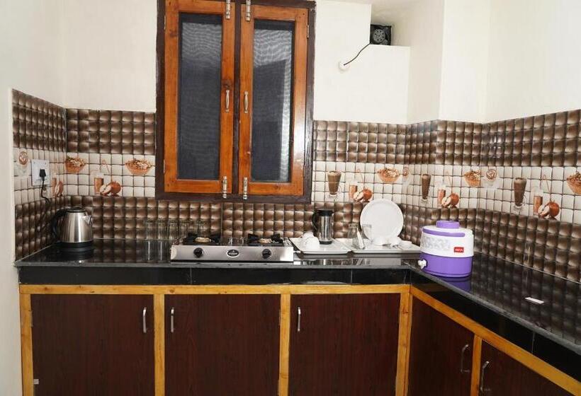 مبيت وإفطار Shimla Pines Homestay
