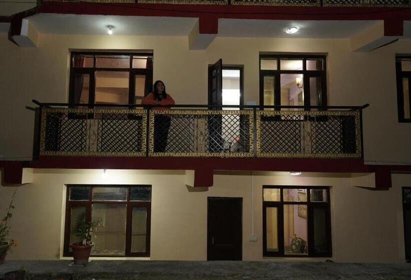 مبيت وإفطار Shimla Pines Homestay