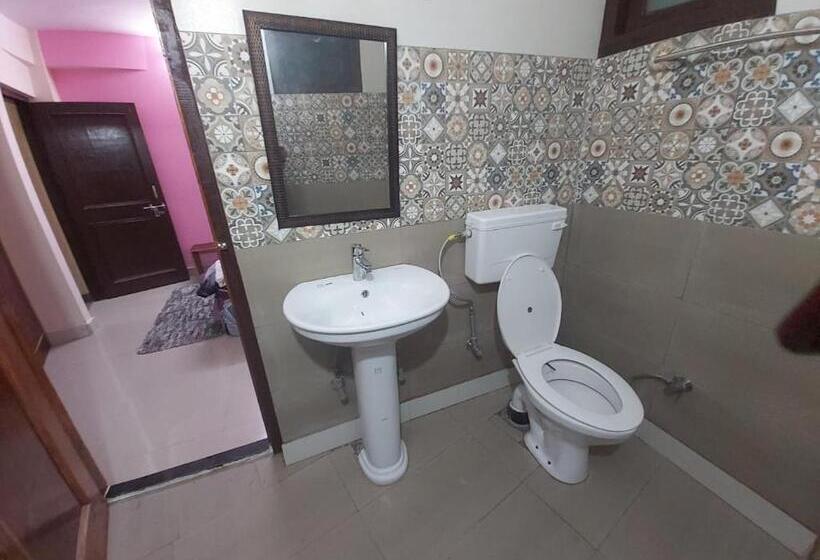 مبيت وإفطار Shimla Pines Homestay