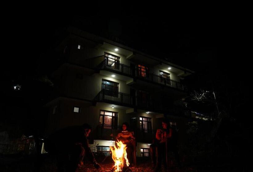 مبيت وإفطار Shimla Pines Homestay