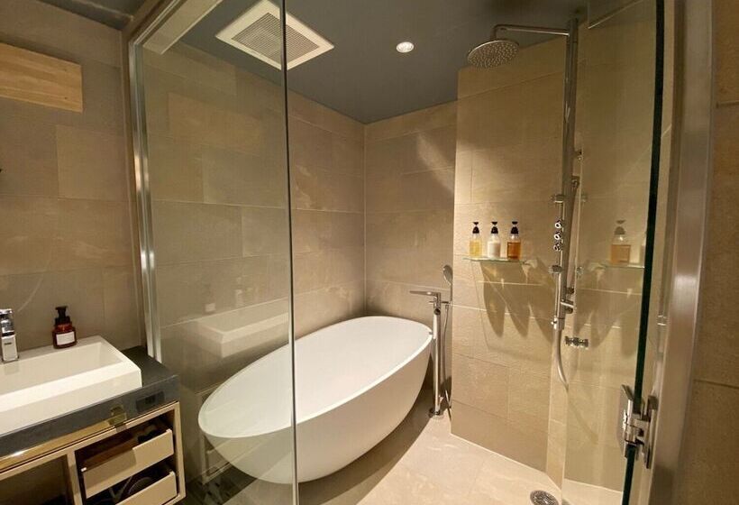 בית מלון כפרי Cordia Osaka Hommachi