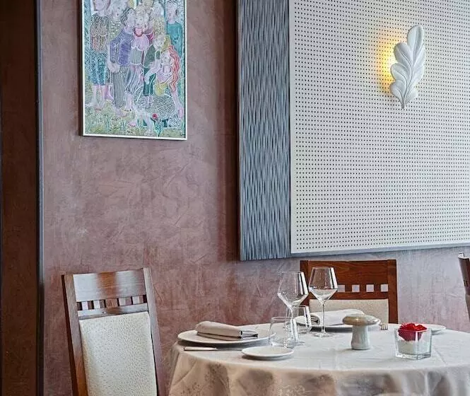 ホテル Logis Hôtel De France