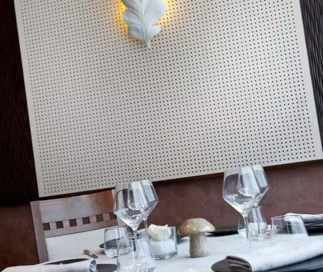 ホテル Logis Hôtel De France