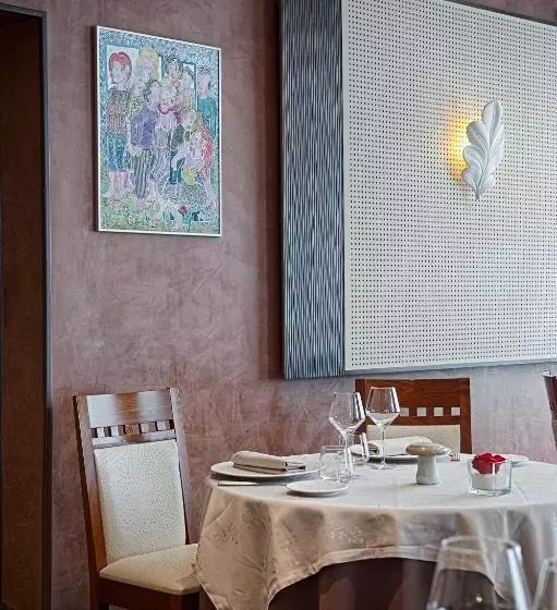 ホテル Logis Hôtel De France