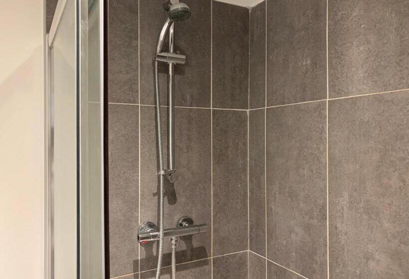 Modern Serviced Apartment Near City Centre