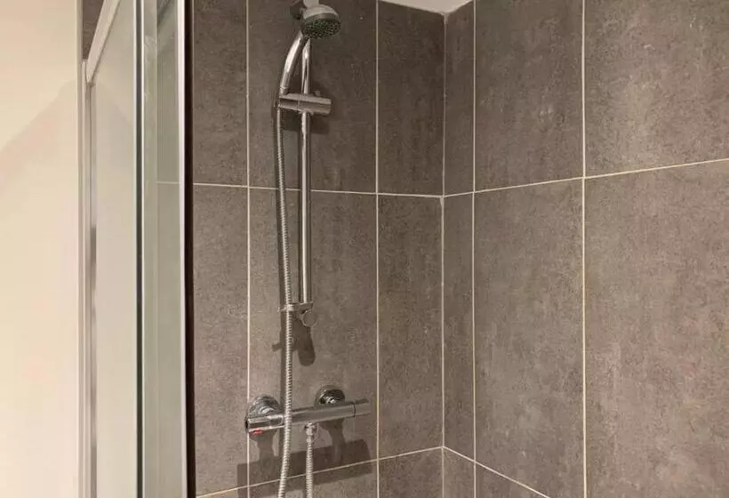 Modern Serviced Apartment   Near City Centre